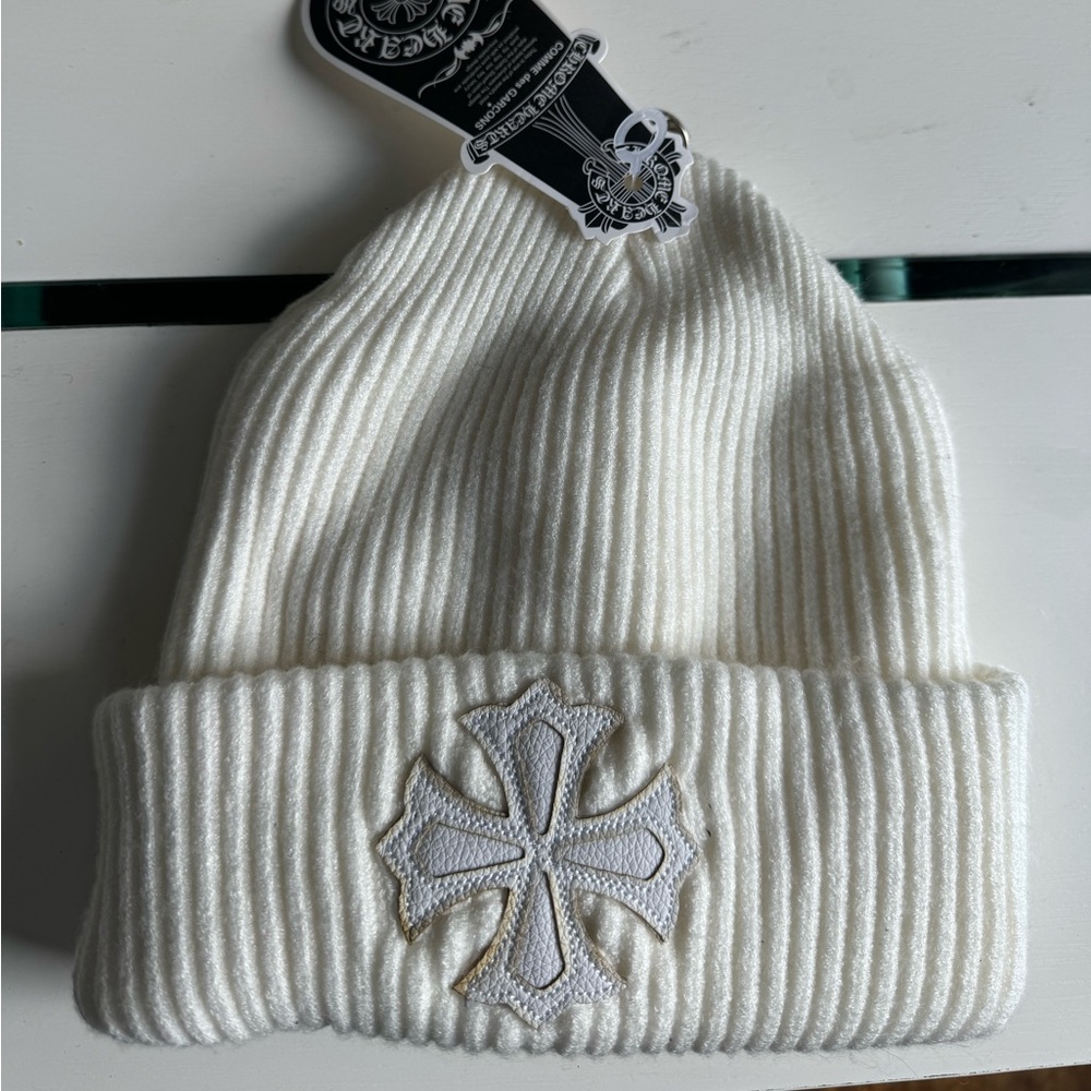 Chrome heart beanie white